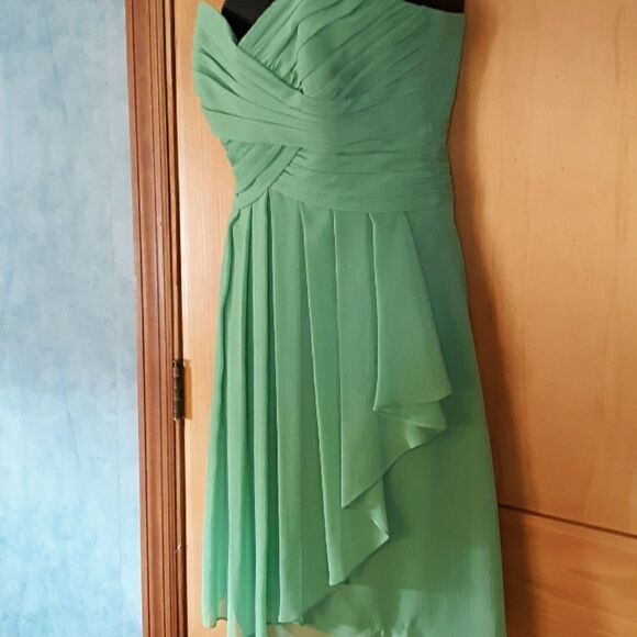 David's Bridal Crinkle Chiffon with front cascade Size 6 - Picture 5 of 7